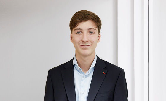 Portraitfoto von Justin Huber, Fachspezialist Gewerbekunden bei der St.Galler Kantonalbank