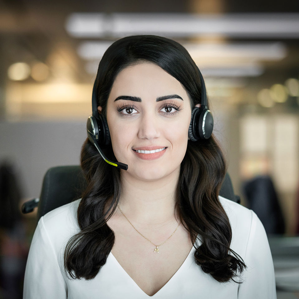 Frau mit Headset vom Beratungszentrum der St.Galler Kantonalbank